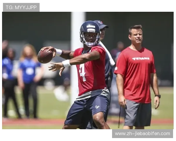 凯文·斯特凡斯基的决策困境：桑德斯与加布里埃尔的首发四分卫之争